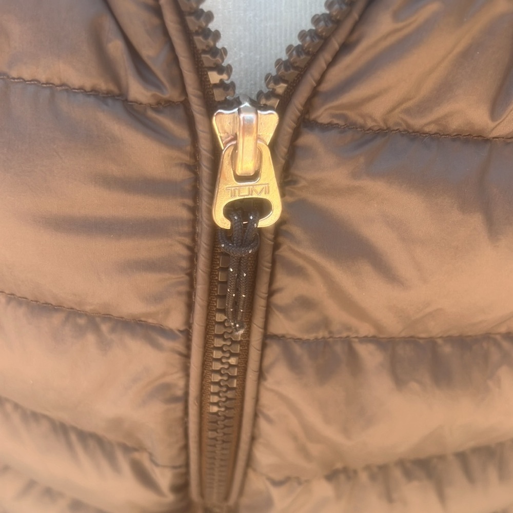 TUMI Women's Clairmont Pax Hooded Travel Pillow Jacket Brown Taupe Size L - Picture 3 of 13
